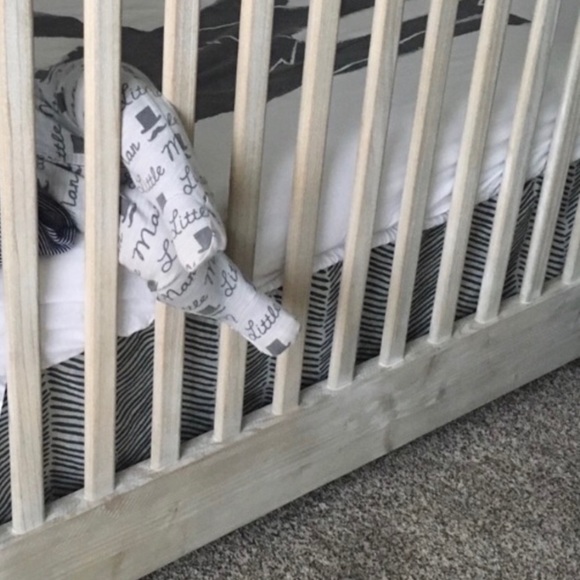 crib skirt - Picture 3 of 4